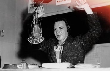 Alan Freed y la radio gobiernan el gallinero musical